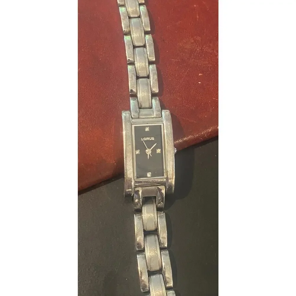 Woman's VTG Lorus Silver Tone Watch with Link Band, Diamond Accents